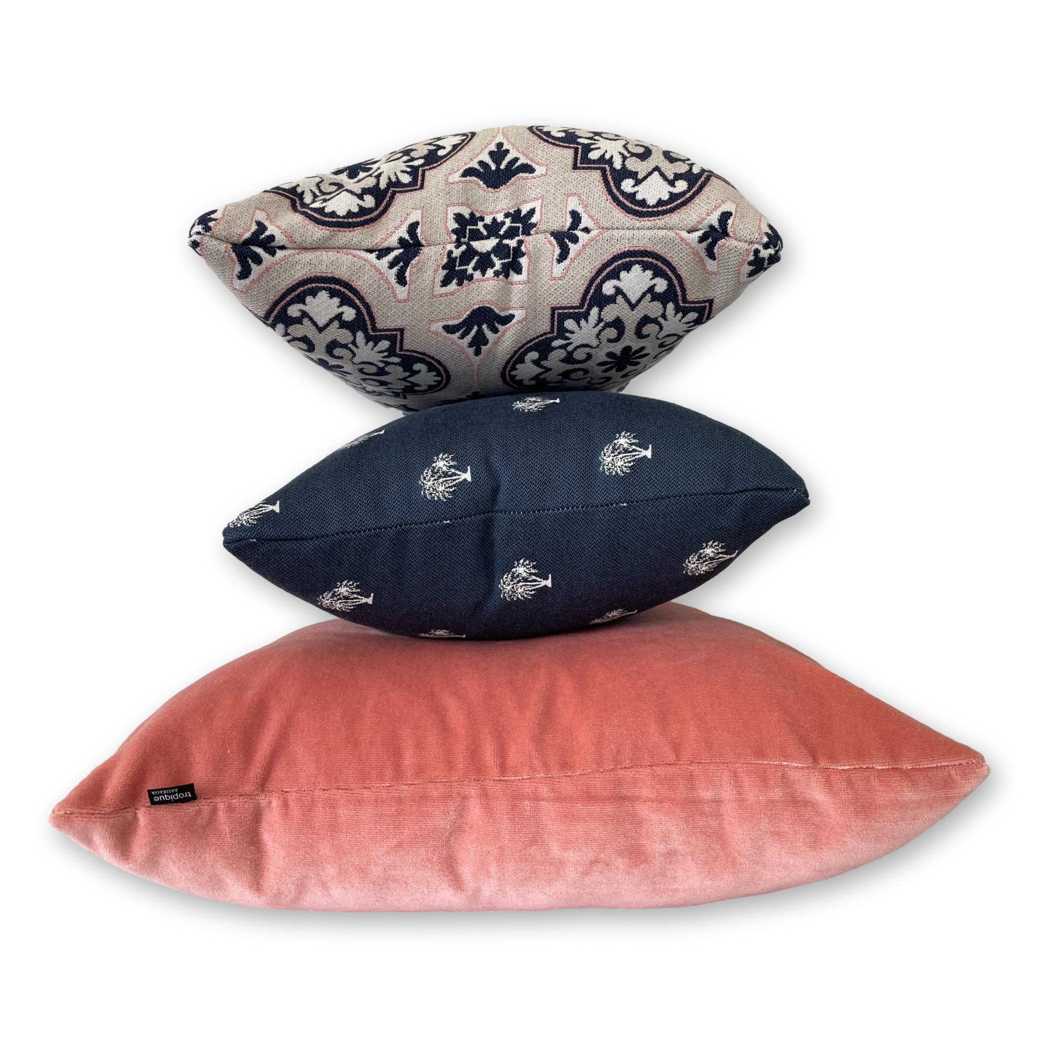 Sunlounger Rice Flower Riverbank