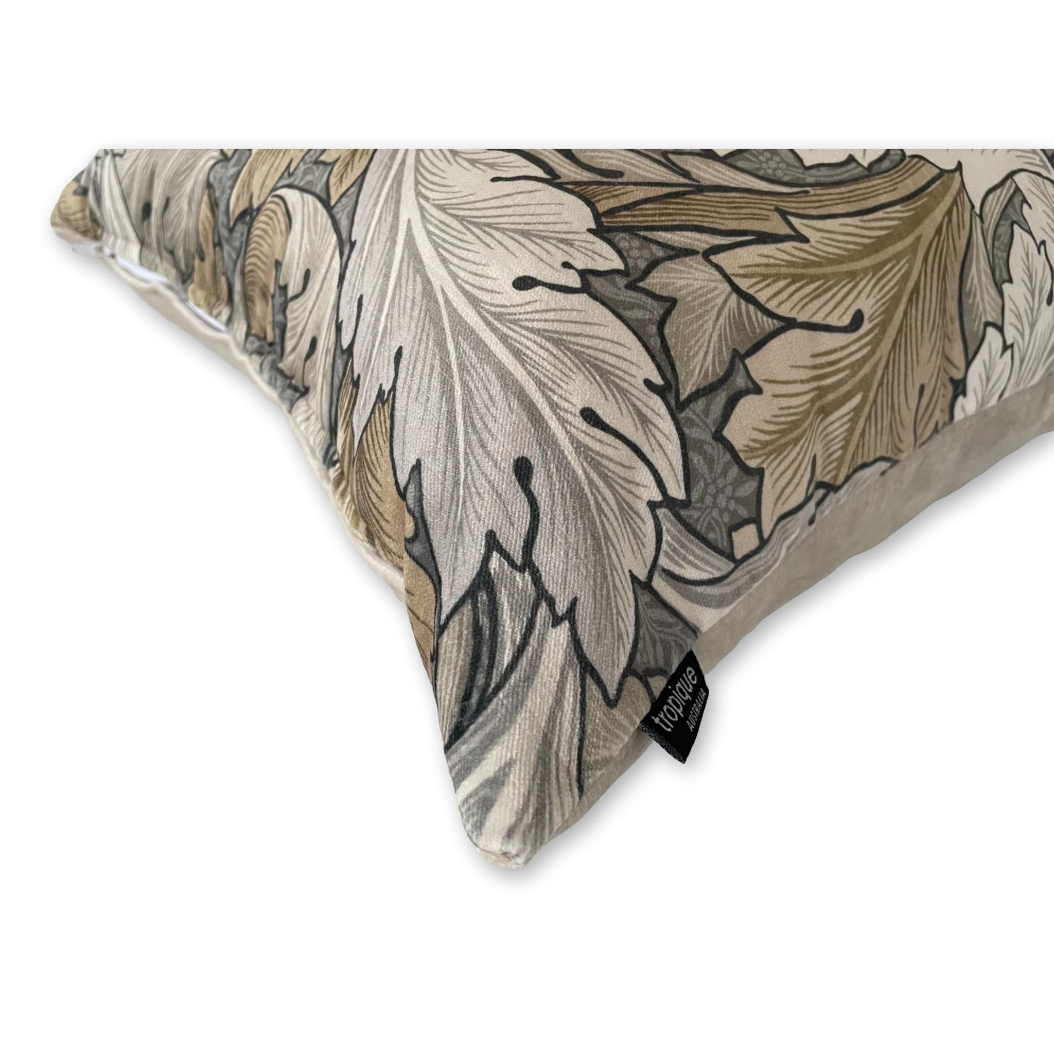Acanthus Velvet in Chalk