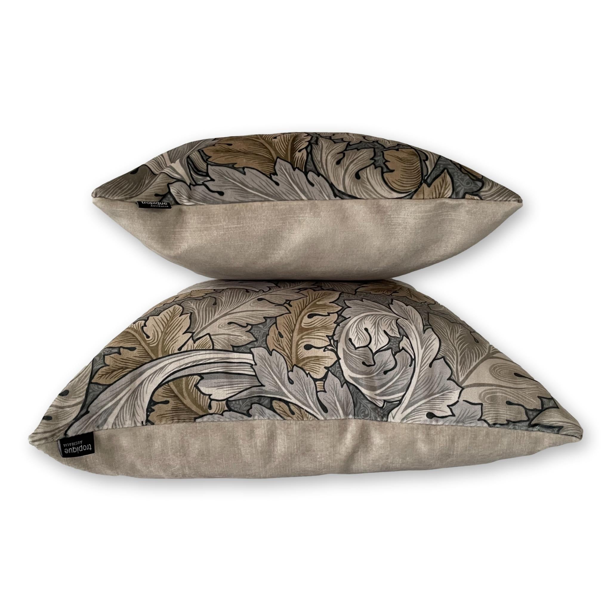 Acanthus Velvet in Chalk