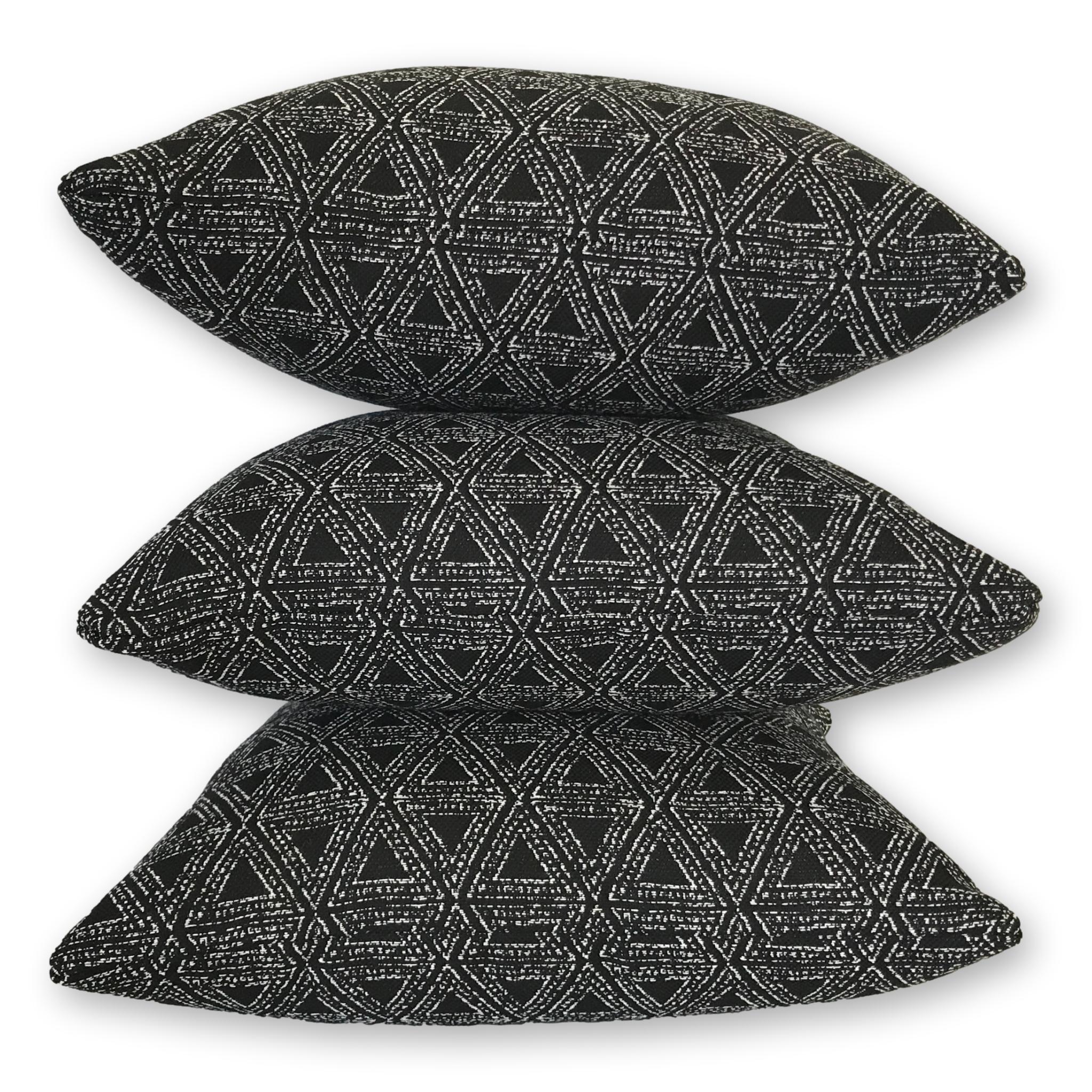 Stippled Triangle in Classic Black