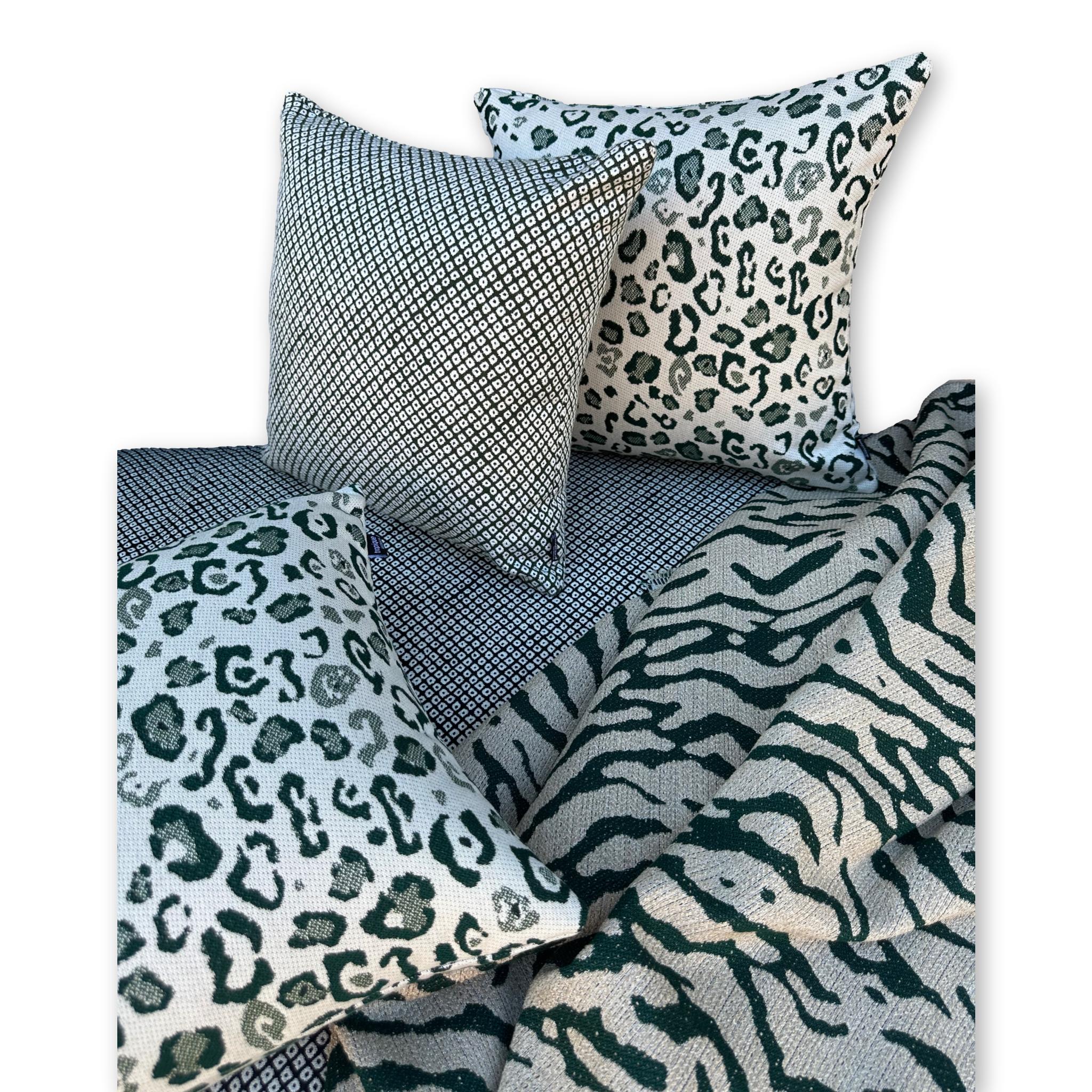 Lounge Back - Panthera Ivy