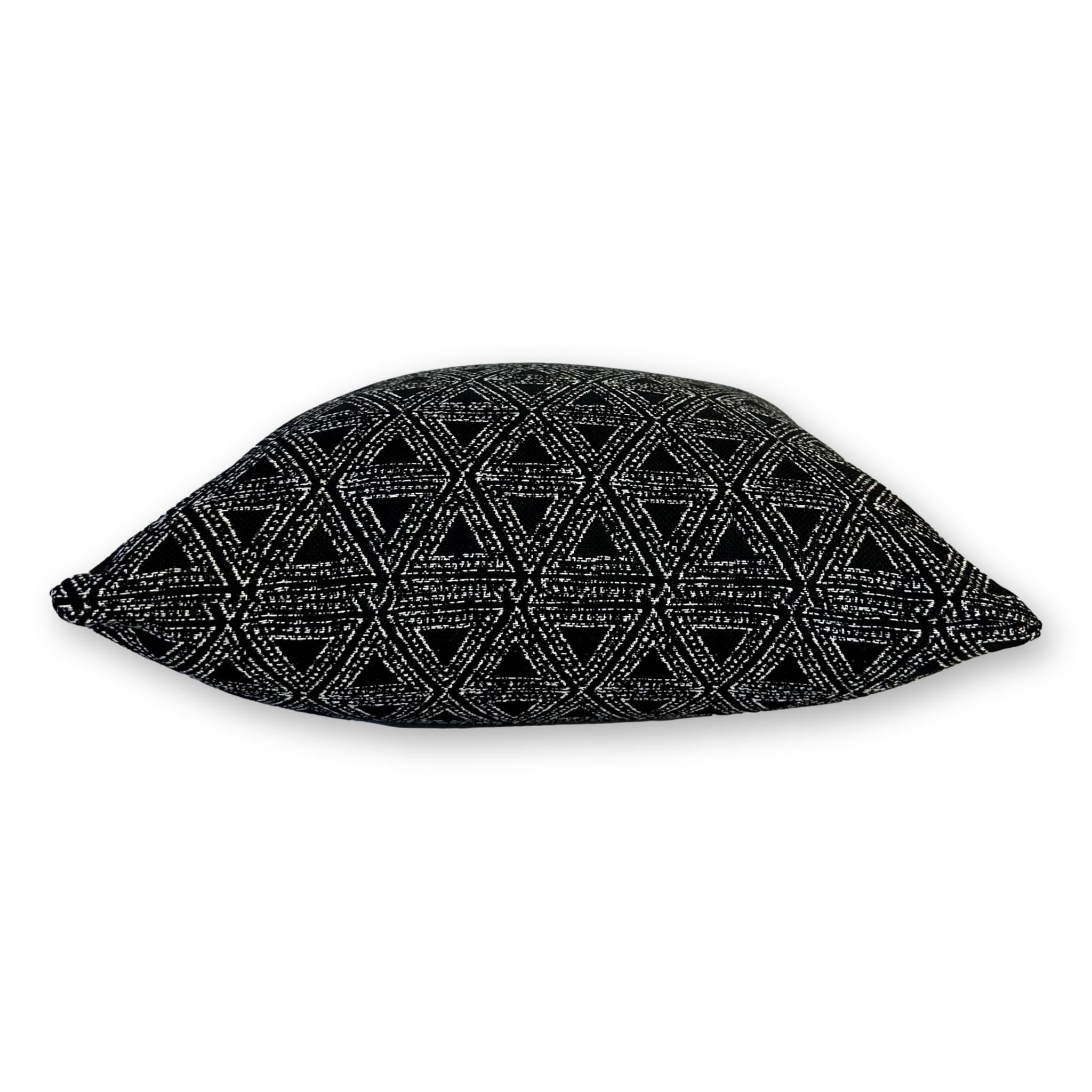 Stippled Triangle in Classic Black