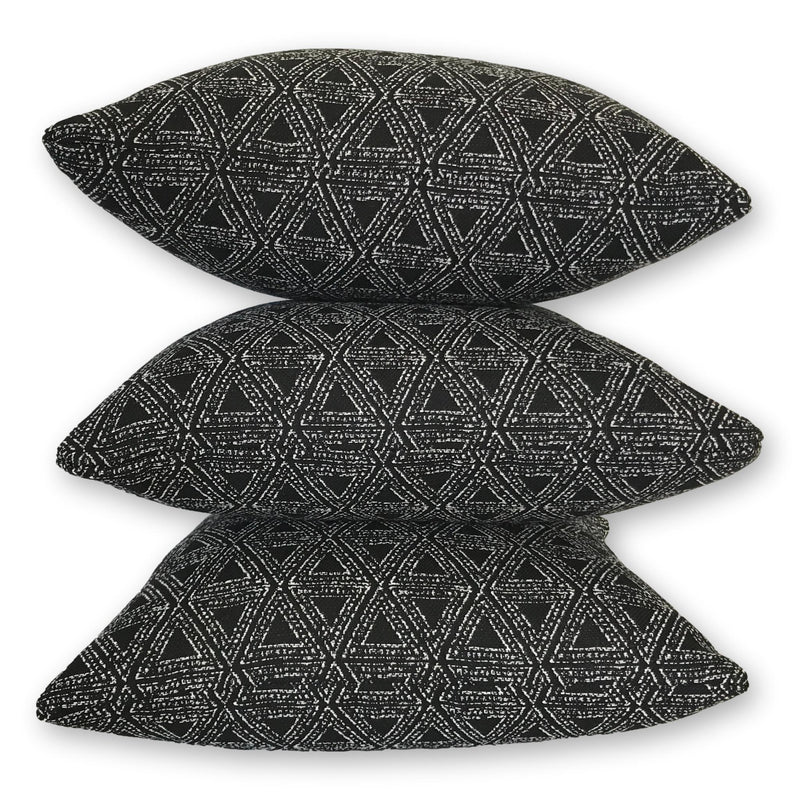 Stippled Triangle in Classic Black