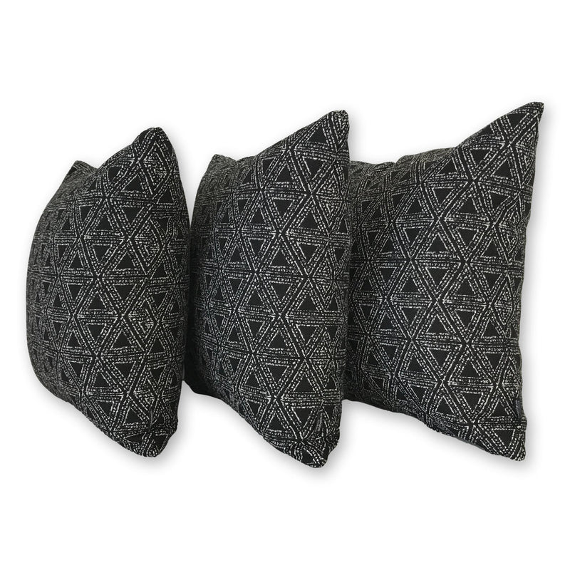 Stippled Triangle in Classic Black