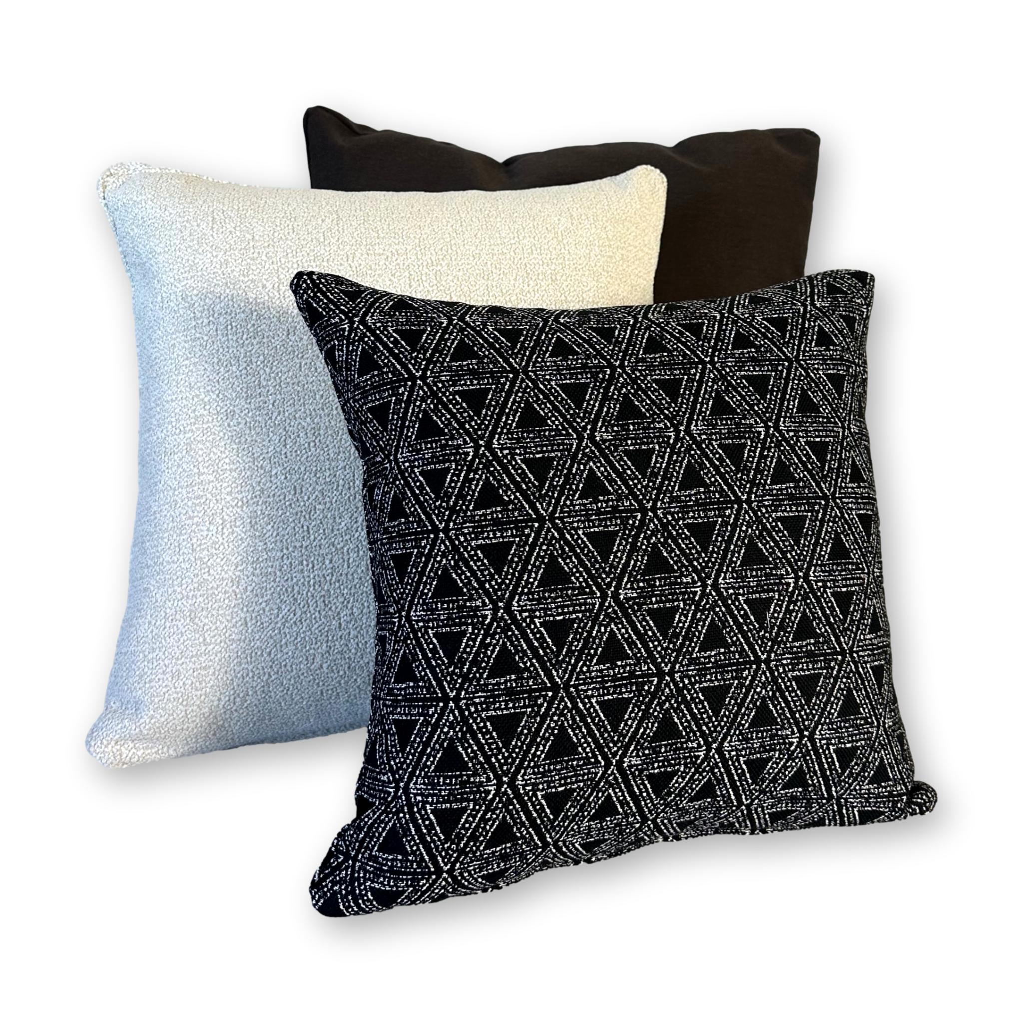 Stippled Triangle in Classic Black
