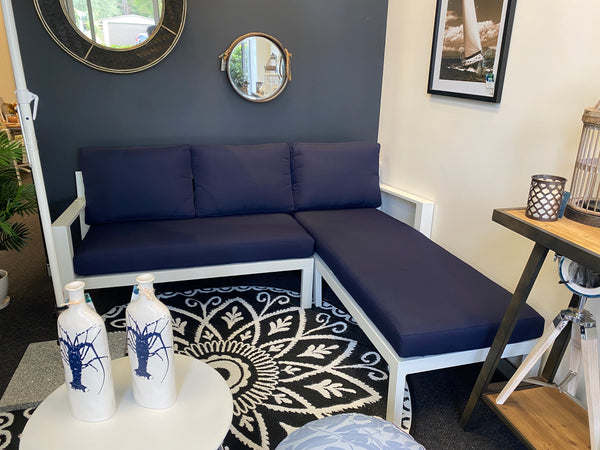 Shelta Honolulu White with Sunbrella Linen Pure + Original set of navy covers - Tropique Cushions