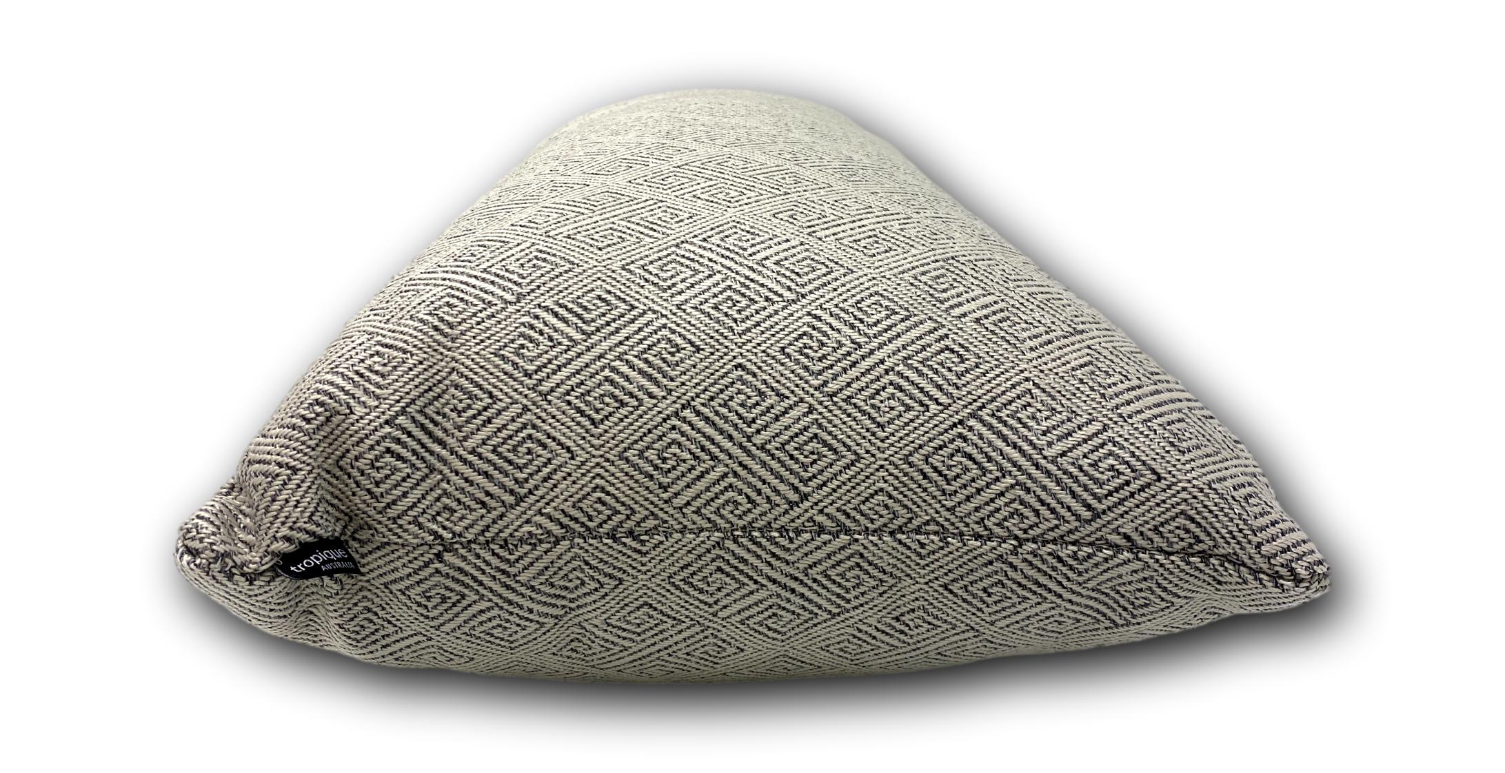 Sunlounger Riding in Dove
