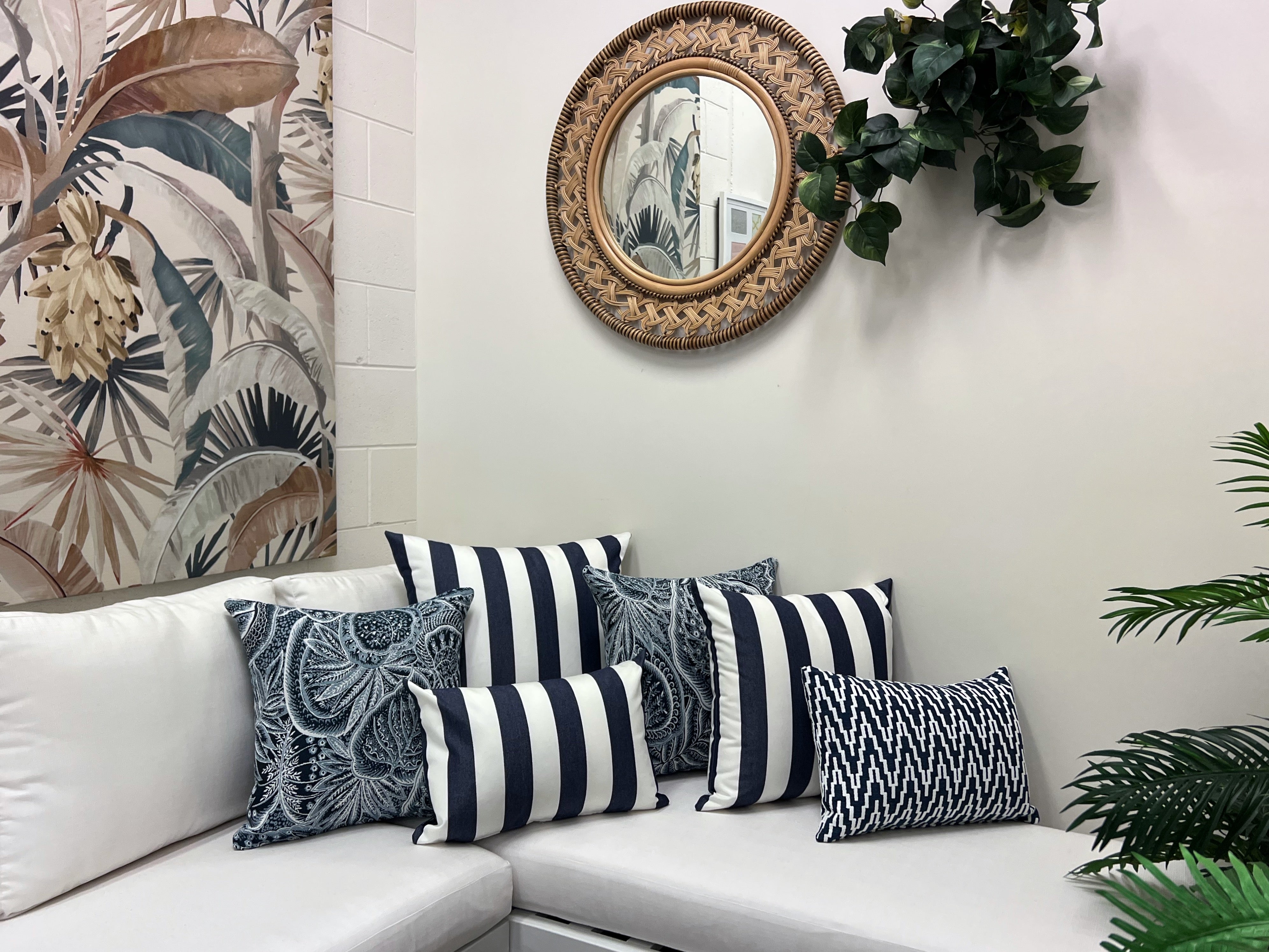 Sunbrella Yacht Stripe in Navy